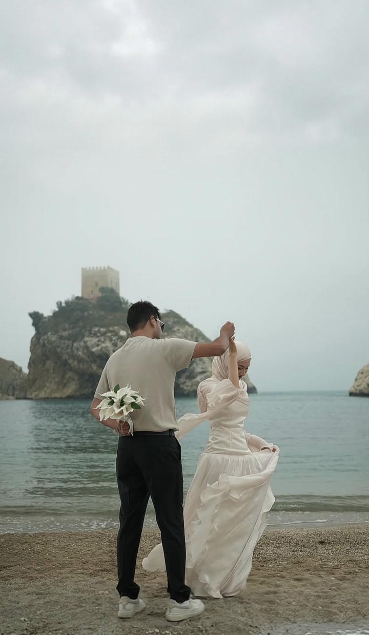 Aesthetic Islamic Couple Hand DP