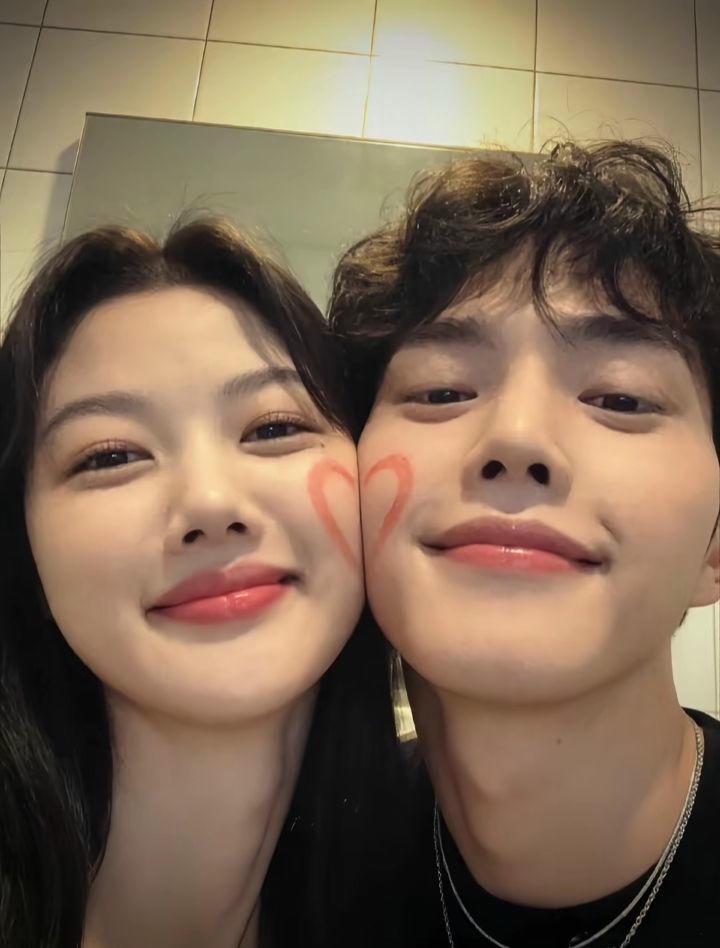 Aesthetic Matching Couple DP Instagram