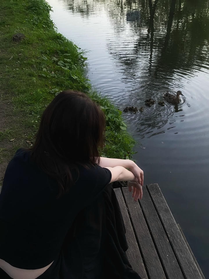 Alone Sad Girl DP HD Download