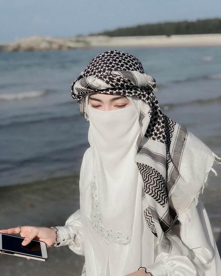 Beautiful Indian Hijab Girl Dp