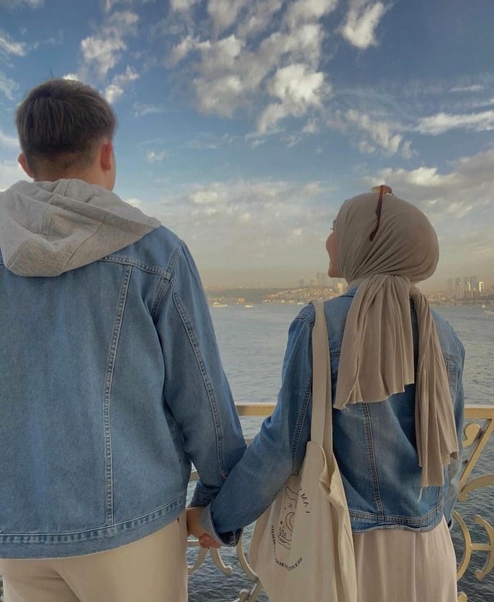 Best Islamic Couple Hand DP