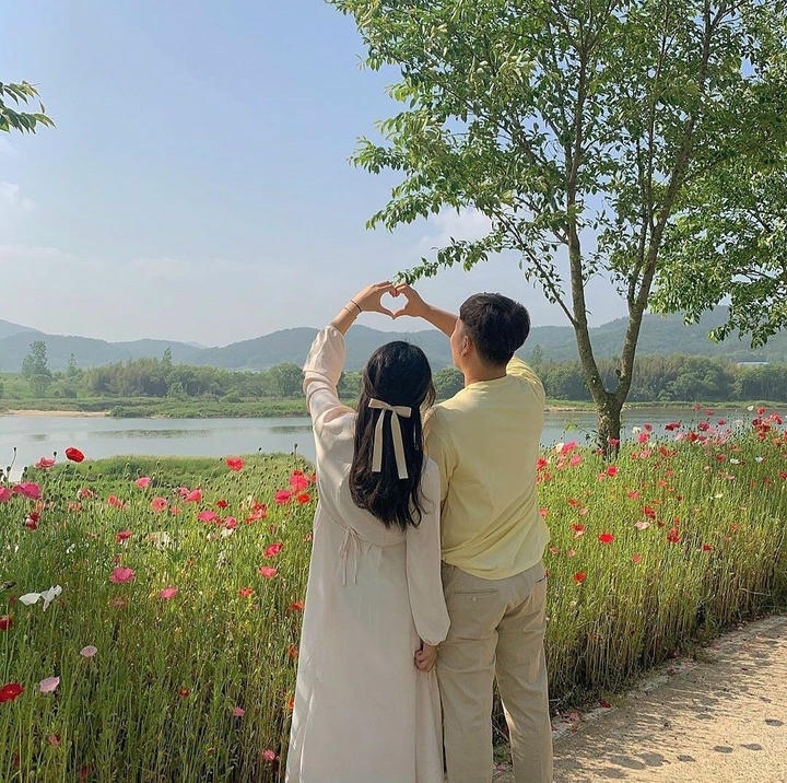 Couple Photo DP