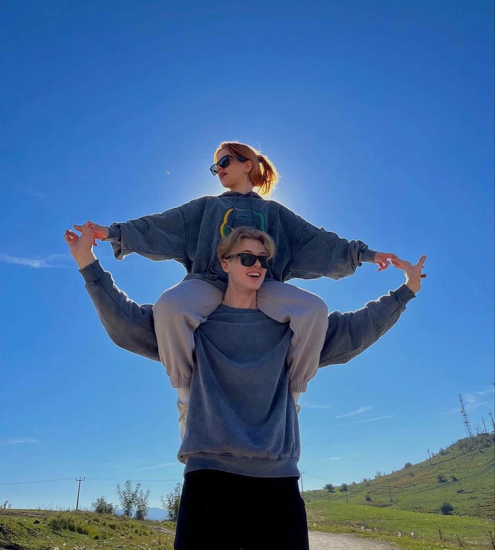 Couple Pic DP for WhatsApp