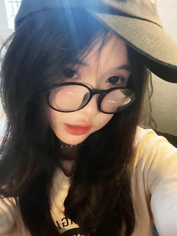 Cute Girl DP Black