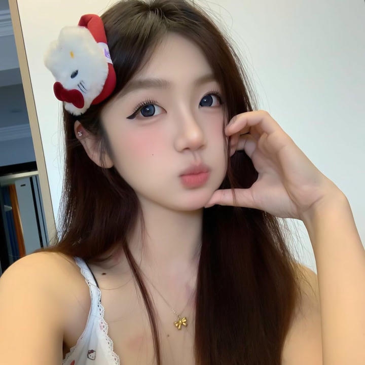Cute Girl DP with Flowers
