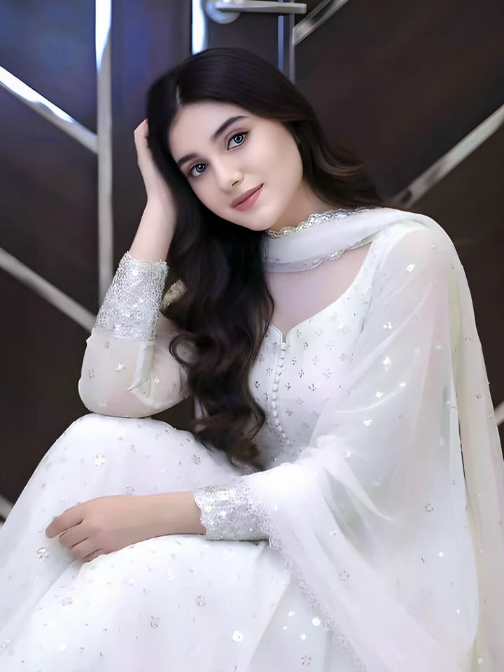 Cute Hidden Face Girl Dp