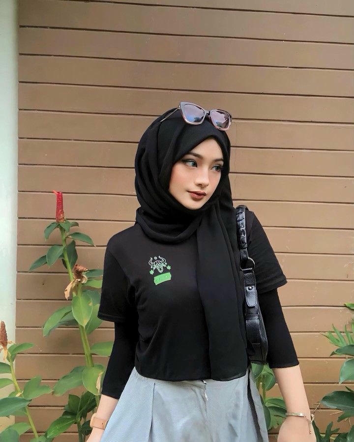 Cute Hijab Girl DP