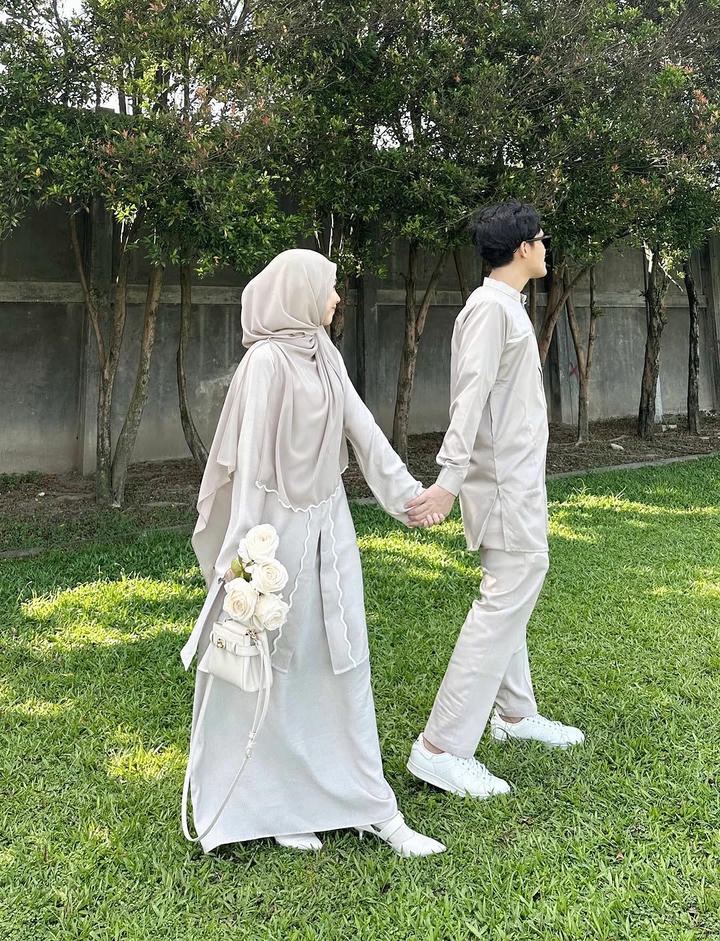 Cute Islamic Couple Hand DP