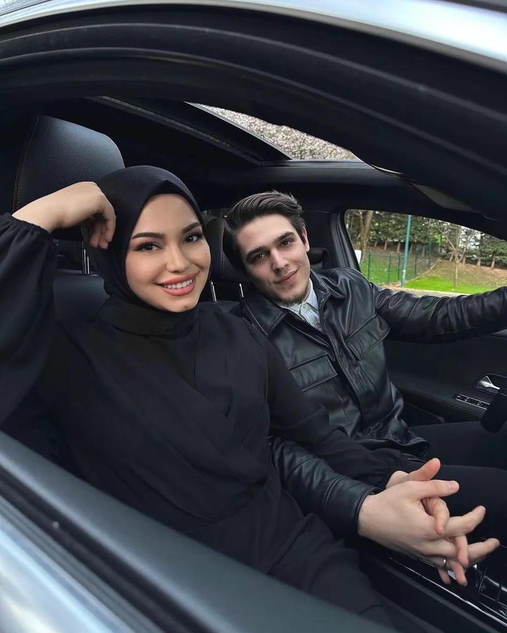 Cute Muslim Couple DP