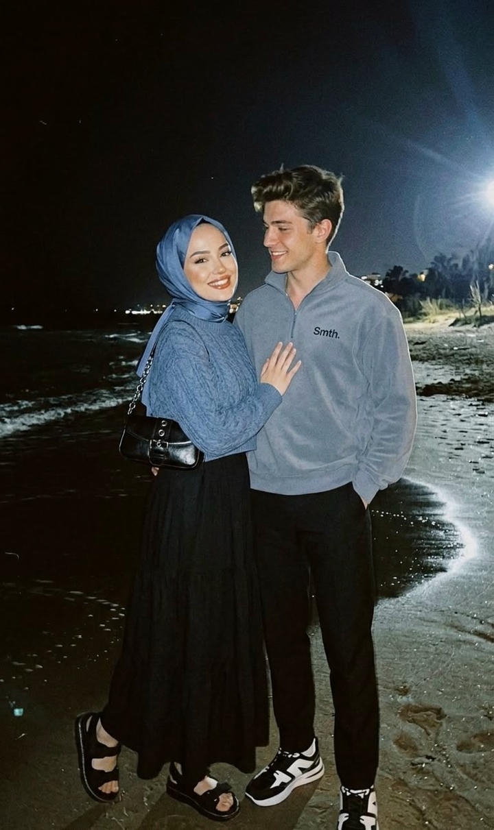 Elegant Muslim Couple DP