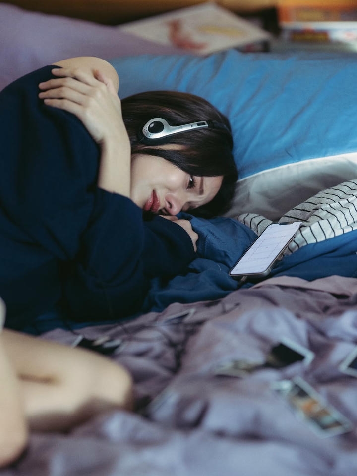 Emotional Alone Girl DP