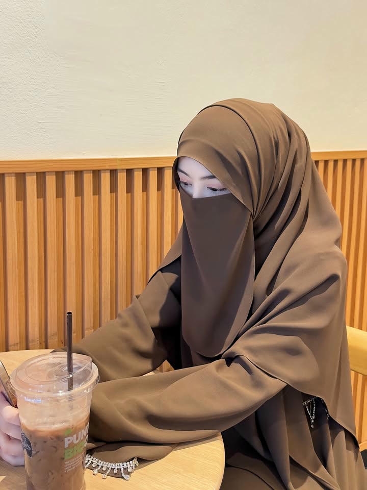 Fashion Hijab Girl Dp