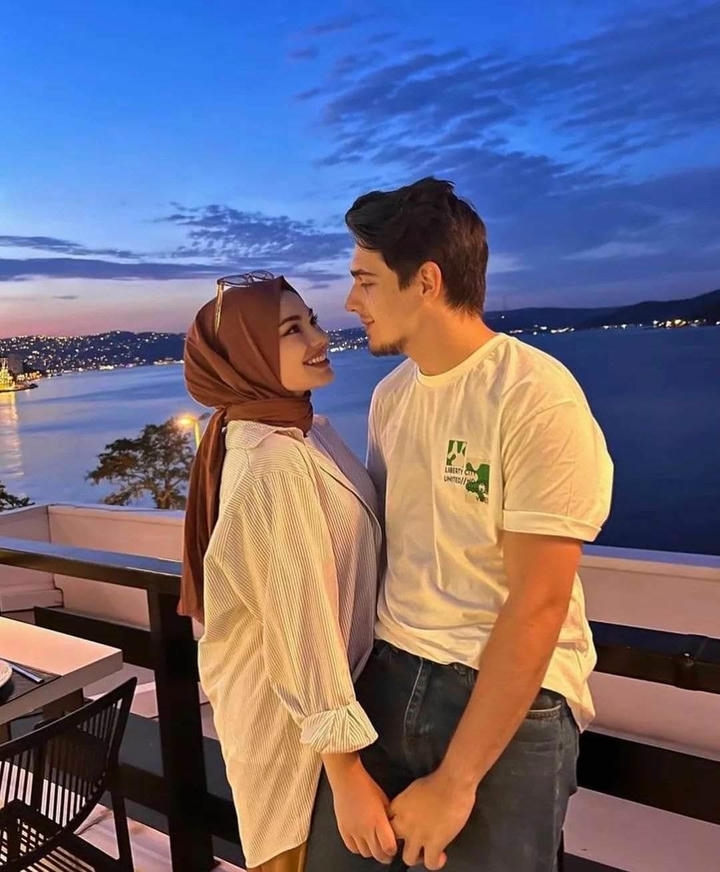 Halal Islamic Couple Hand DP