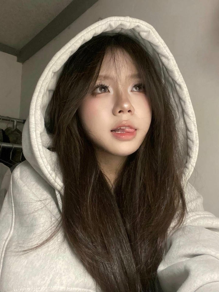 Hidden Face Cute Girl Pic for DP