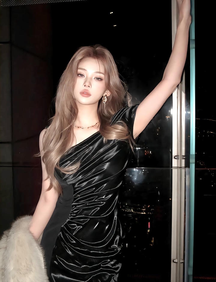 Instagram DP Girl Black Dress