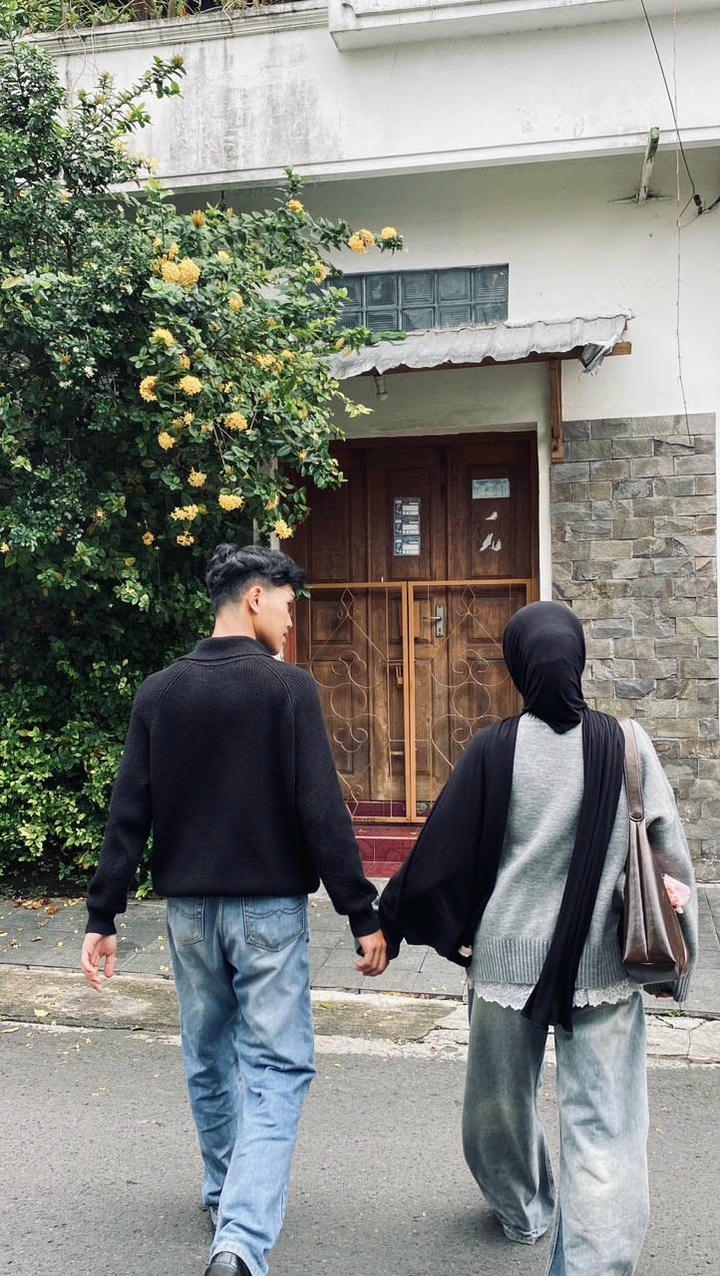 Islamic Couple Hand DP for WhatsApp