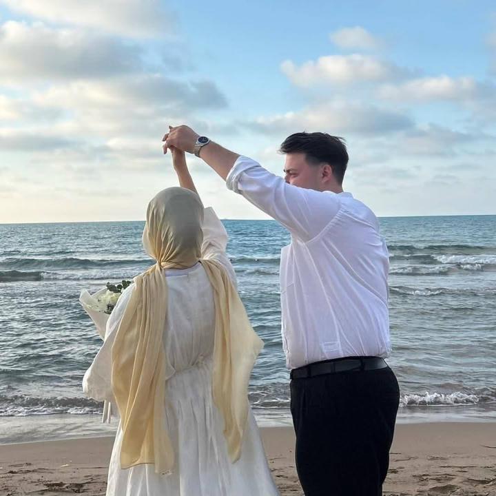 Islamic Couple Hand DP