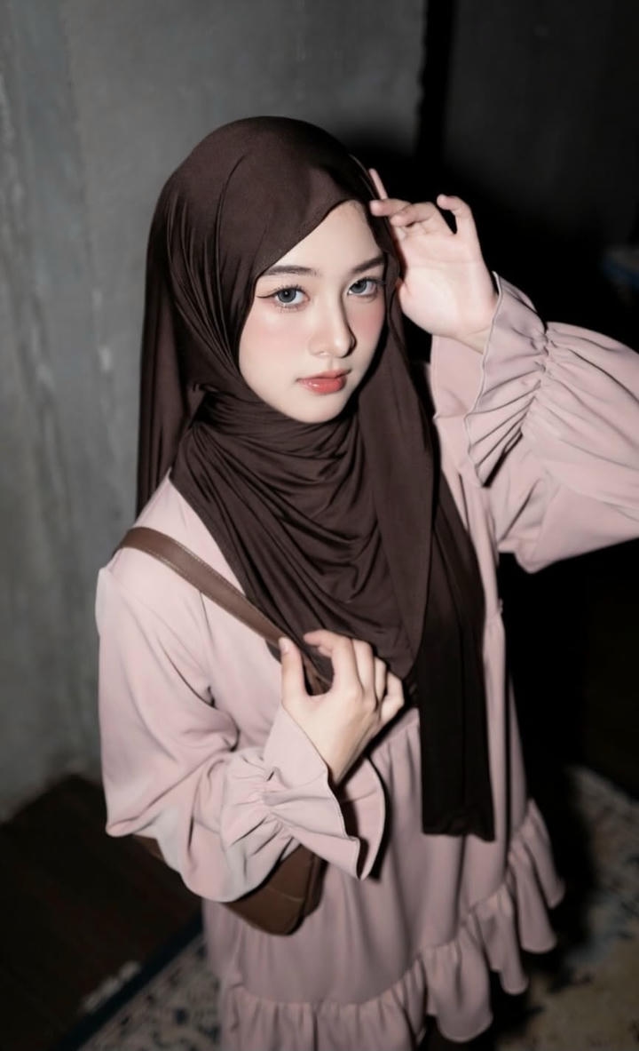 Islamic Girl DP Wallpaper