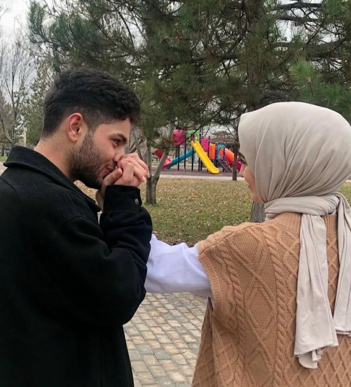 Islamic Love Couple Hand DP
