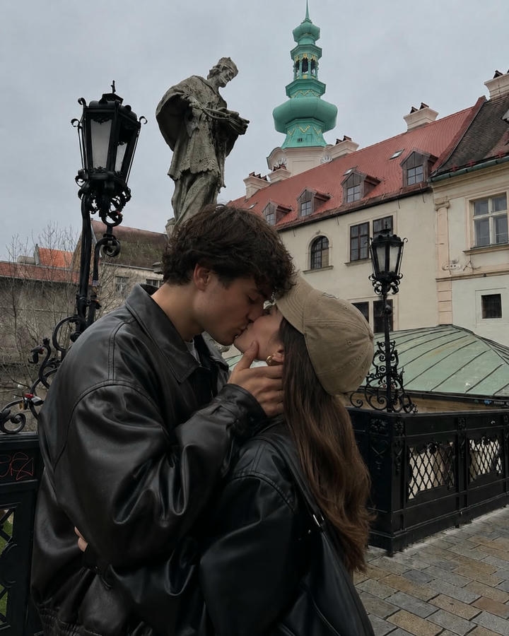 Latest Couple Pic DP