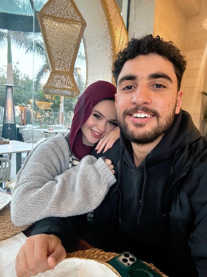 Love Muslim Couple DP