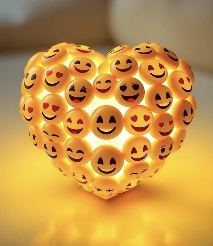 Love Smiley DP for WhatsApp