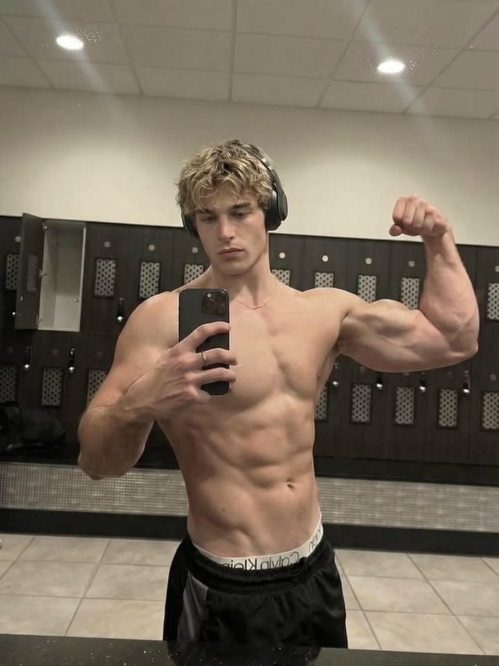 Mirror Selfie DP for Instagram Boy