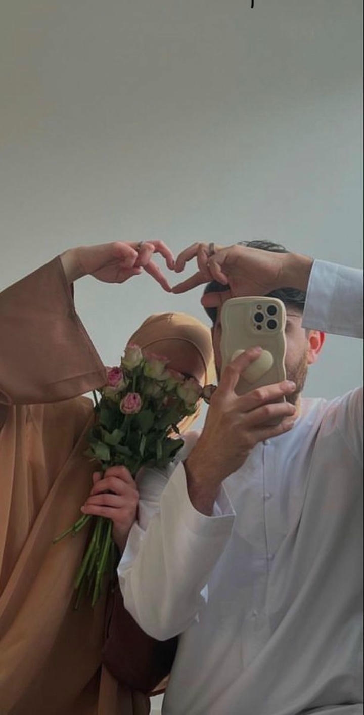Muslim Couple DP Status