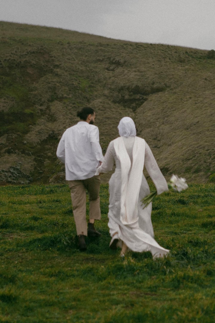 Muslim Couple Hand Dp1
