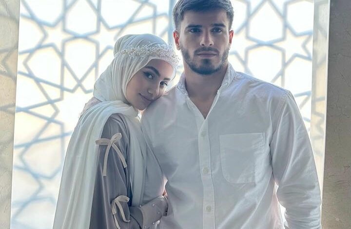 Muslim Couple Holding Hands DP