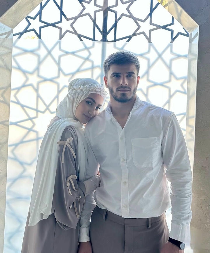 Muslim Couple Holding Hands DP