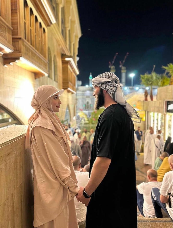 New Islamic Couple Hand DP 2026