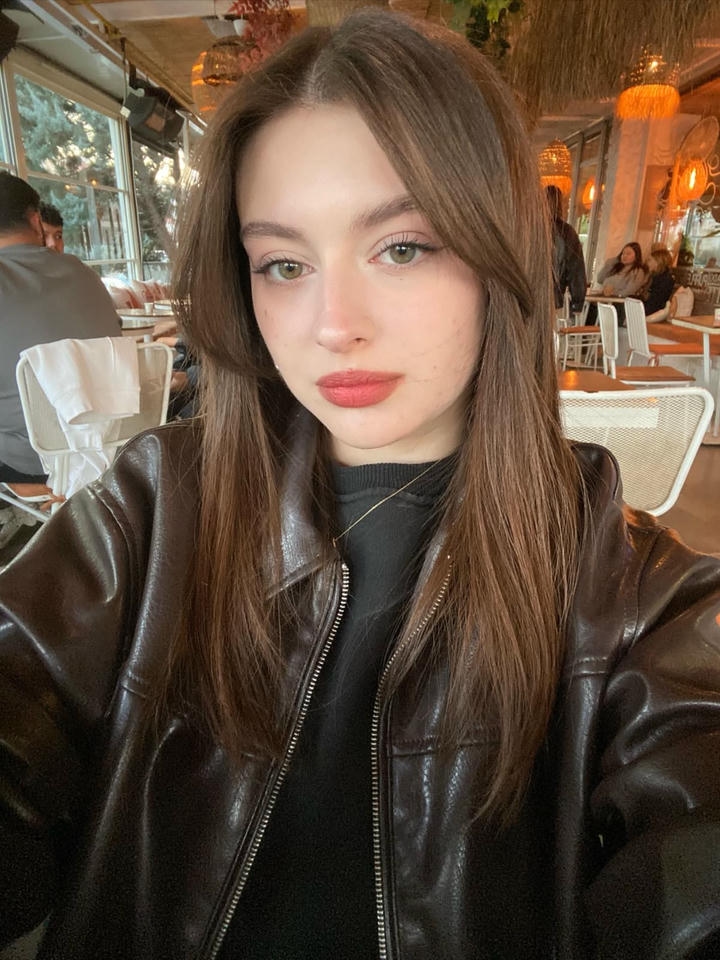Selfie Girl Pic DP