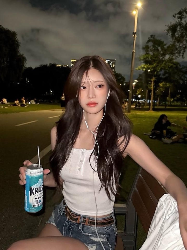 Simple Girl DP for Instagram Back Side