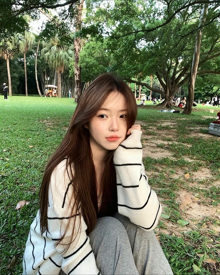 Simple Girl DP for Instagram Cute Face