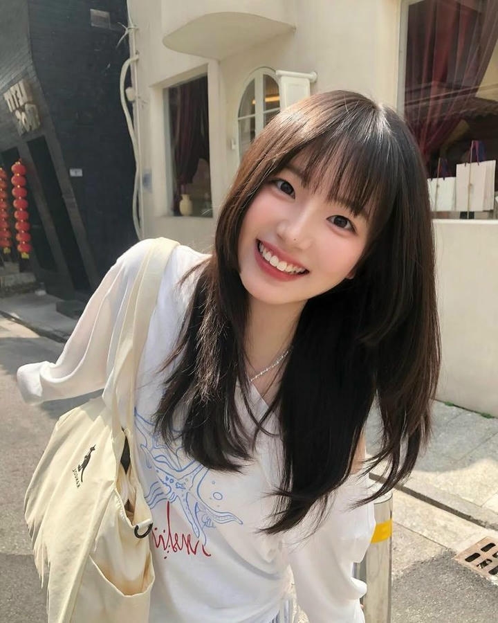 Simple Girl DP for Instagram Download