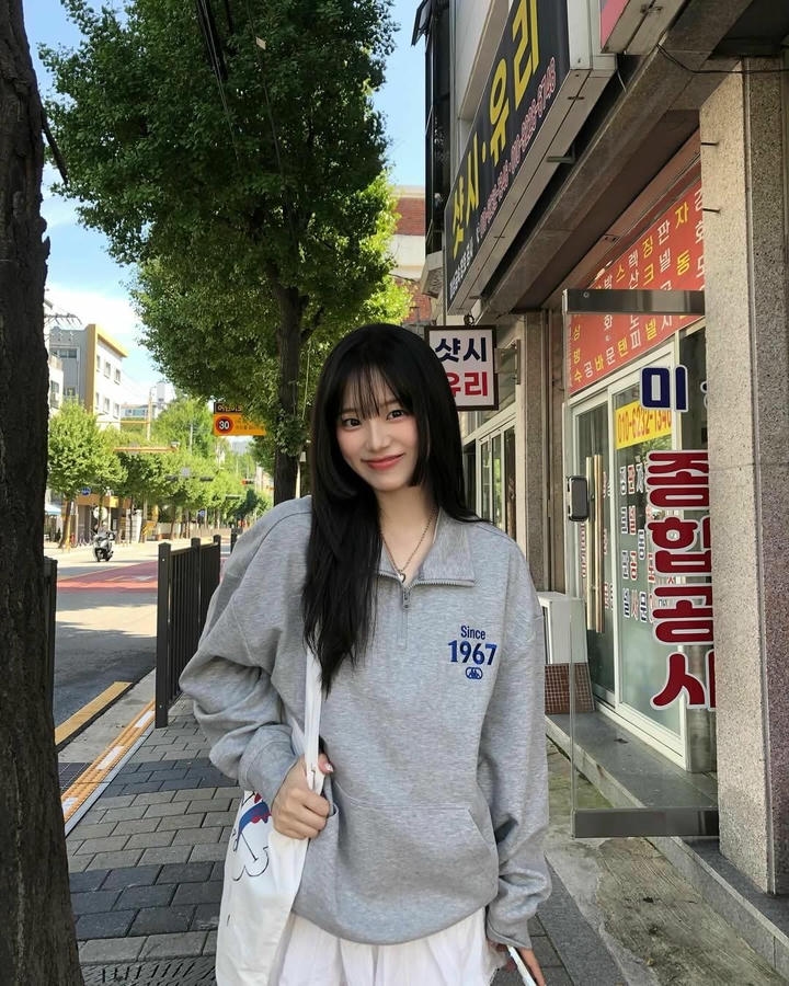Simple Girl DP for Instagram Profile Picture