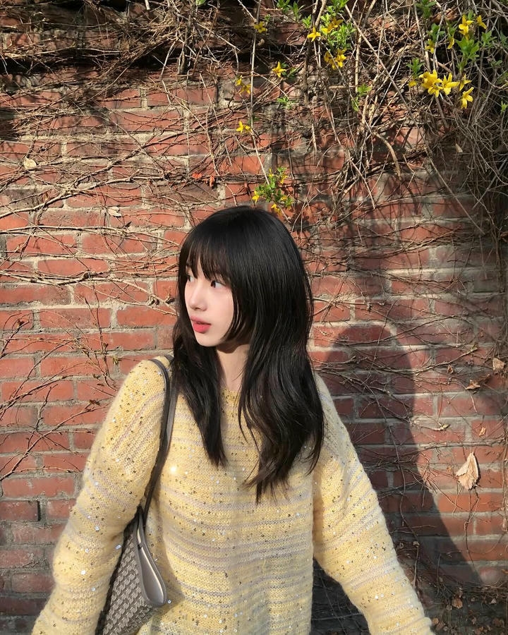 Simple Girl Profile Pic for Instagram