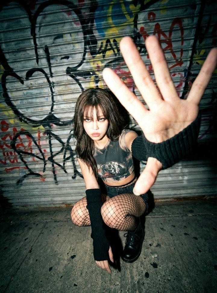 Stylish Attitude Girl DP