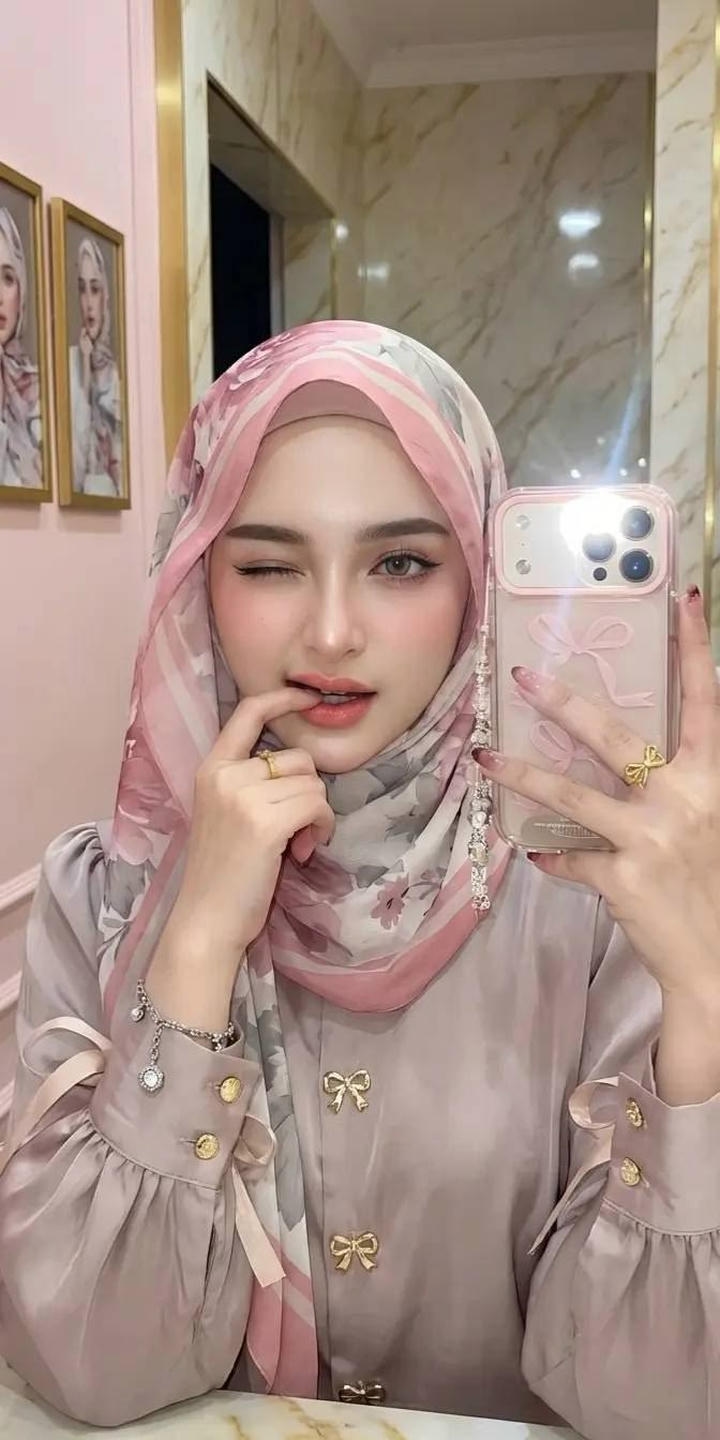 Stylish Hijab Girl DP