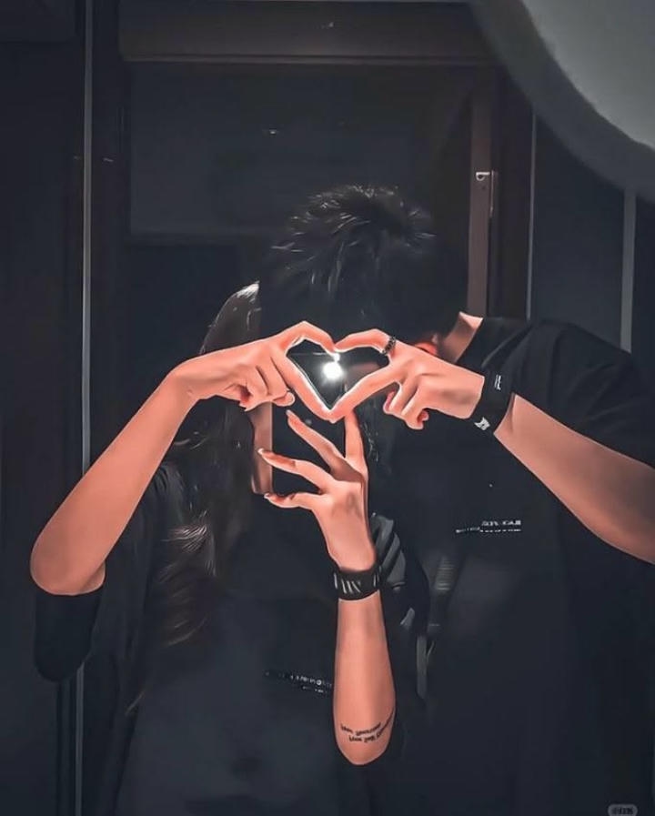 Stylish Love Photo DP