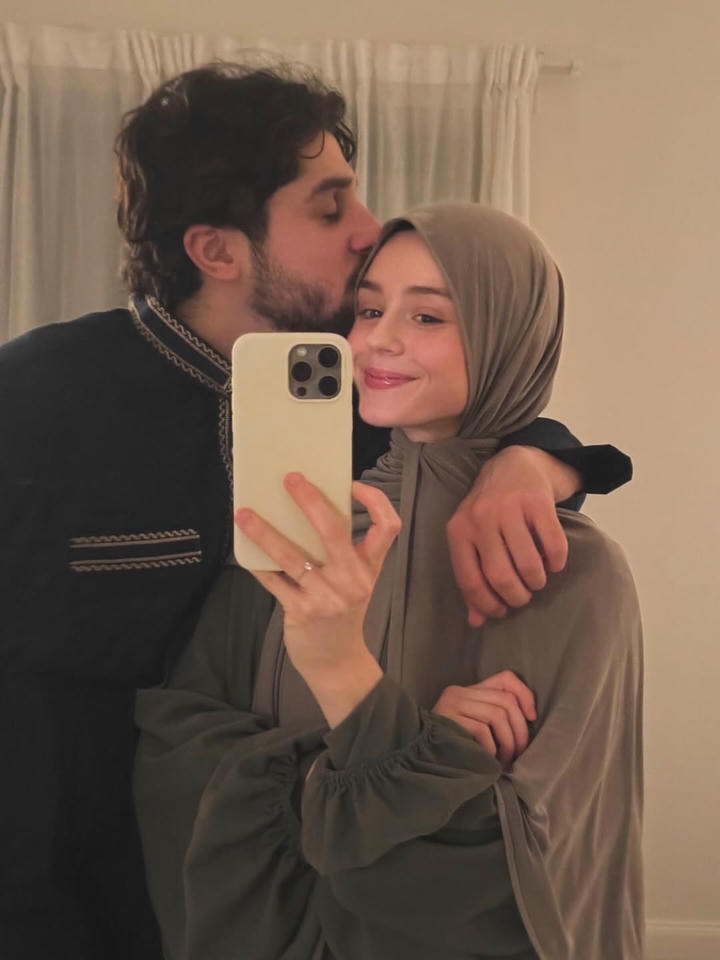 Stylish Muslim Couple DP