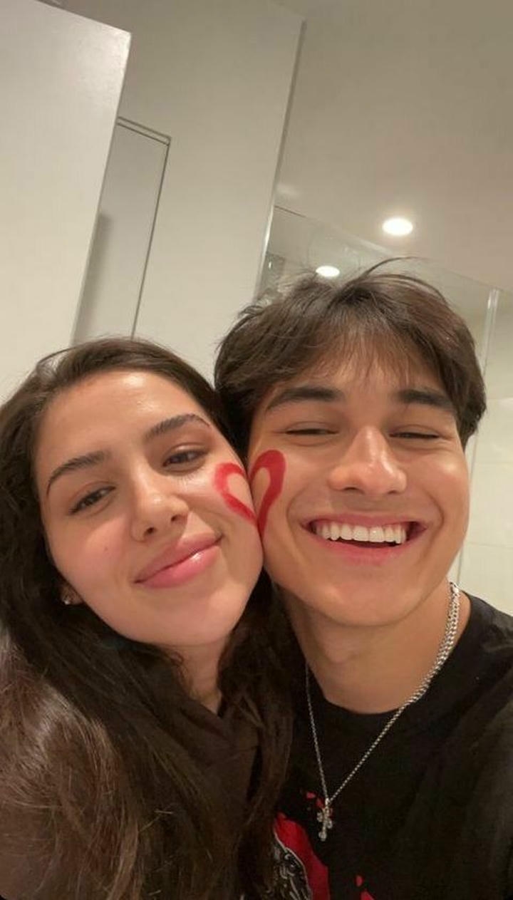 WhatsApp Couple Pic DP