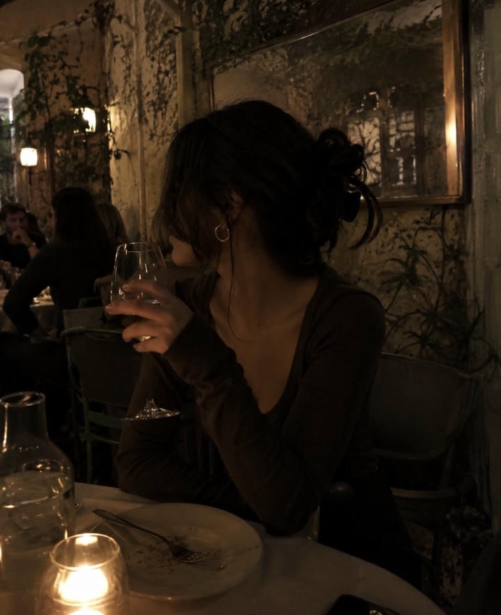 alone-girl-dp-aesthetic