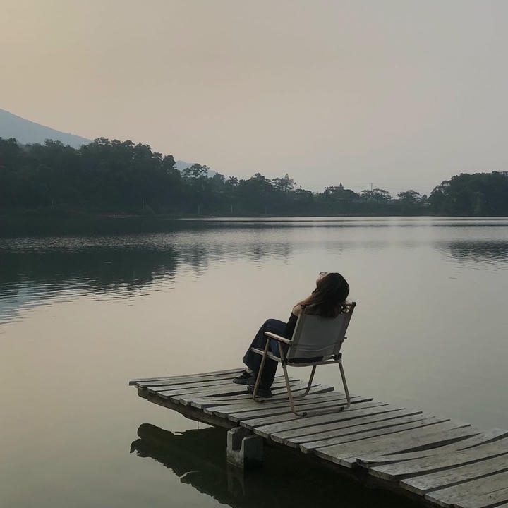 alone girl dp free download