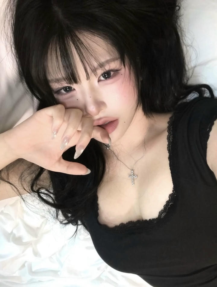 attitude-girl-dp-for-whatsapp