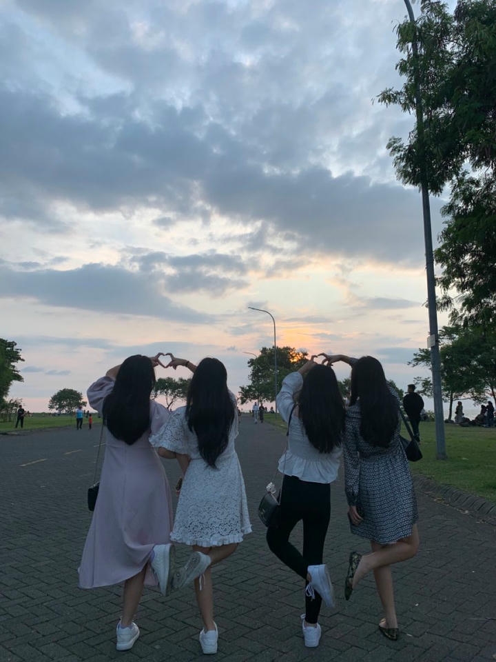 4 Friends Group DP Girl Cute Best Friends