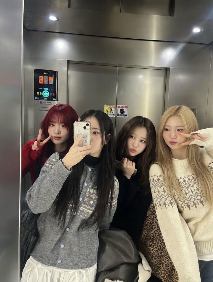 4 Friends Group DP Girl Cute Pics