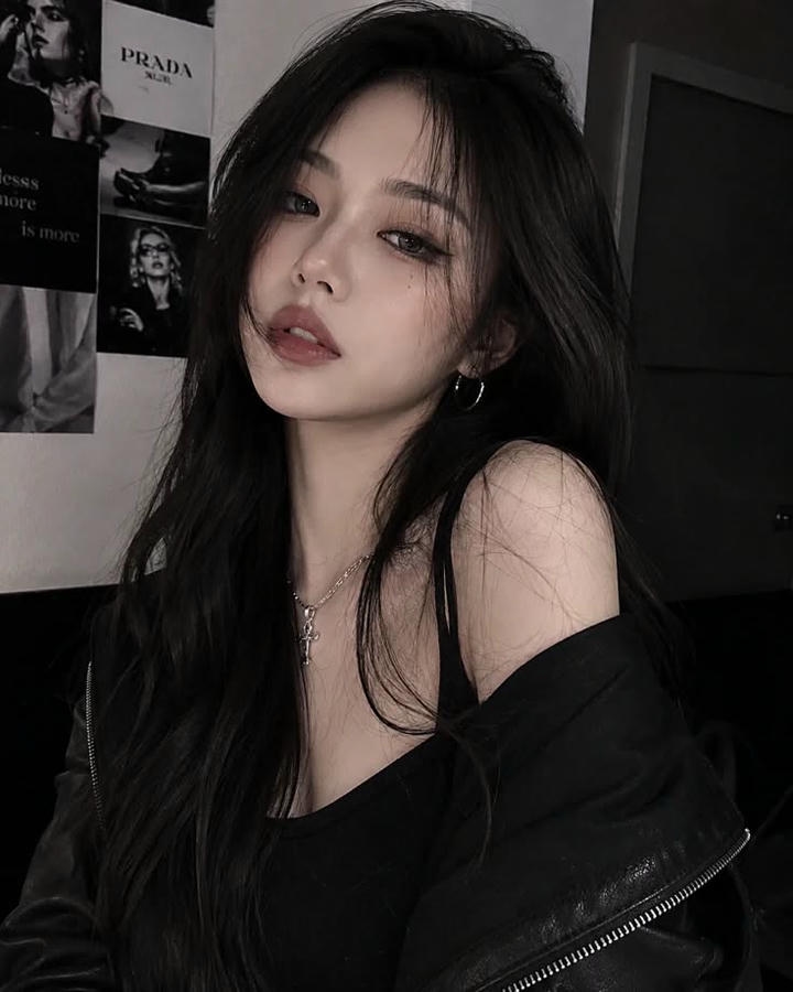 Black Attitude Girl DP for Instagram