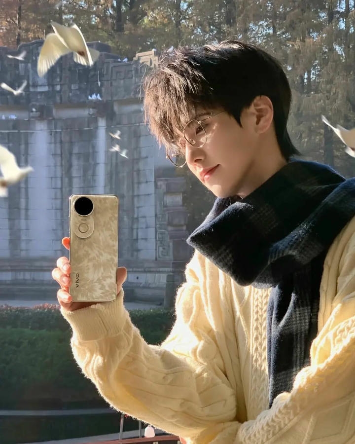 Cute Boy DP Mirror Selfie